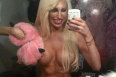 Lo hizo de nuevo: Xipolitakis se volvió a desnudar