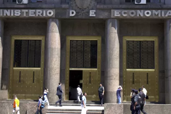 El déficit financiero creció un 30% en el primer semestre