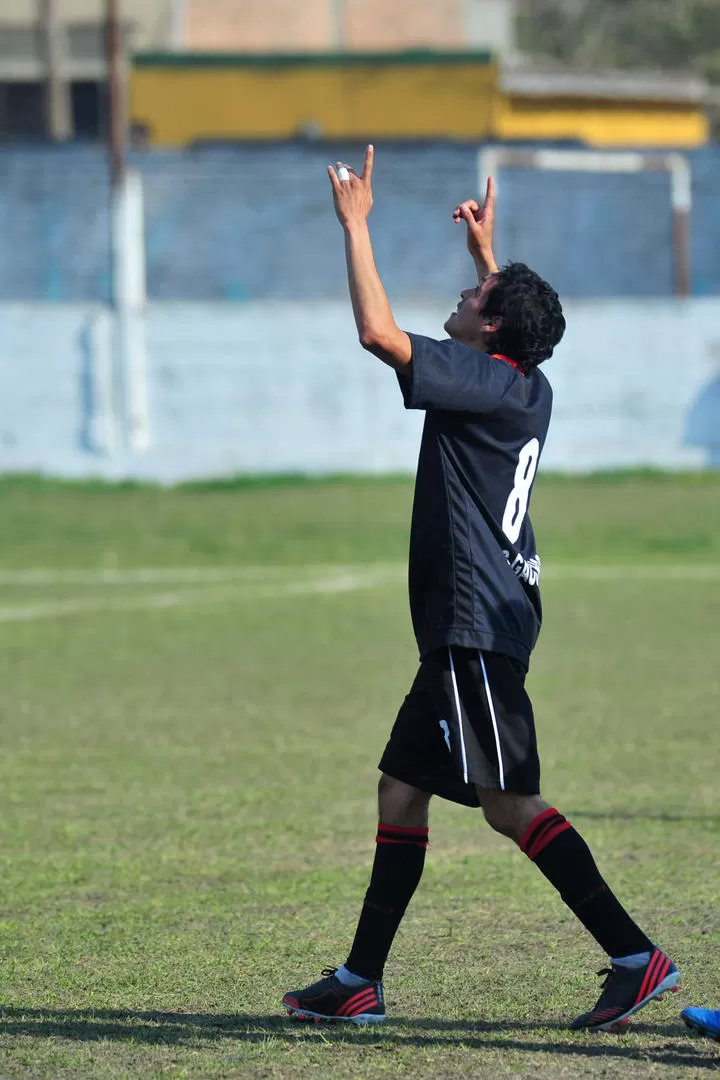 EMOCIÓN. Los goles que convirtió Barboza se los dedicó a su fallecido padre. 