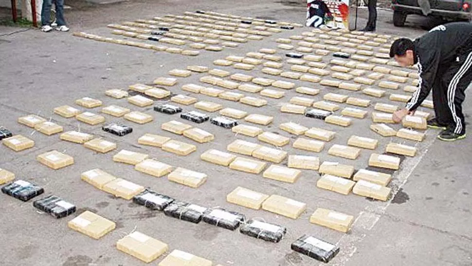 EN LADRILLOS. La droga estaba en el camión. FOTO TOMADA DE NUEVODIARIO.COM