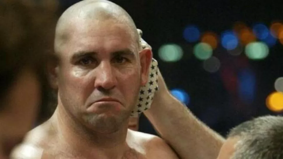 ARREPENTIDO. El cordobés Fabio La Mole Moli ofreció hoy sus disculpas al neuquino Matías Vidondo, a quien golpeó el sábado cuando se encontraba indefenso en la lona en el quinto round de la pelea que se desarrolló en el club Talleres de Remedios de Escalada, y remarcó que no lo hizo de mala leche.