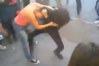 Santiago del Estero: Dos alumnas se pelearon a piñas y los compañeros las filmaron