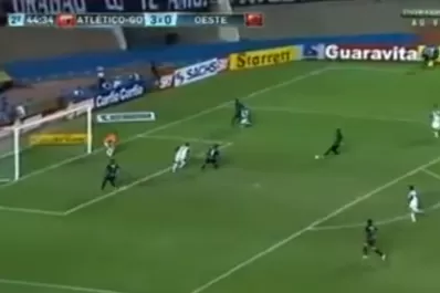 John Lennon hizo un gol tras recibir un pase de Michael Jackson