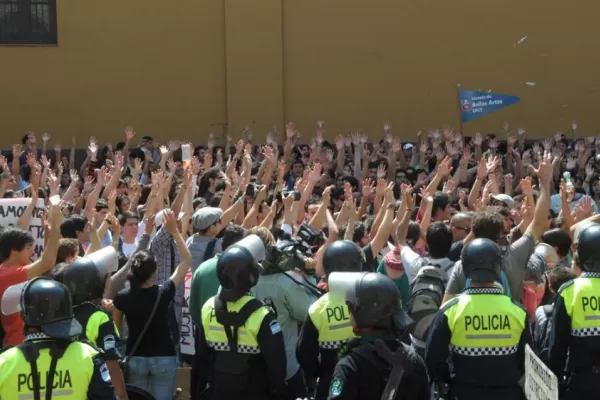 Alumnos no levantan la toma en la UNT