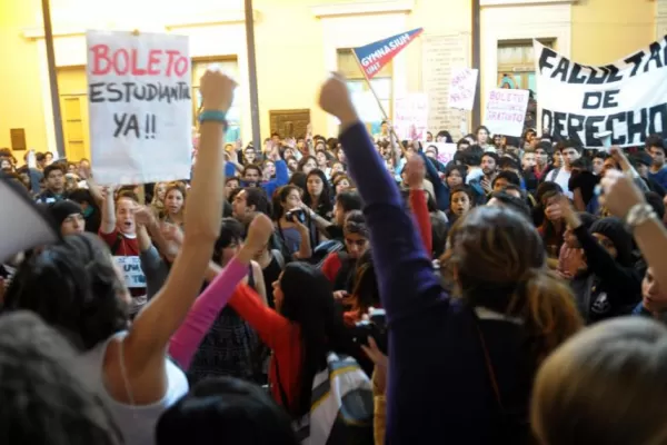 Salieron del Rectorado y ratificaron las protestas