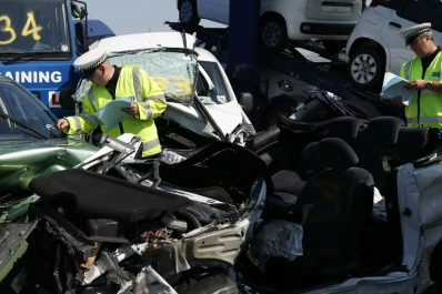 Reino Unido: Choque en cadena entre más de 100 vehículos