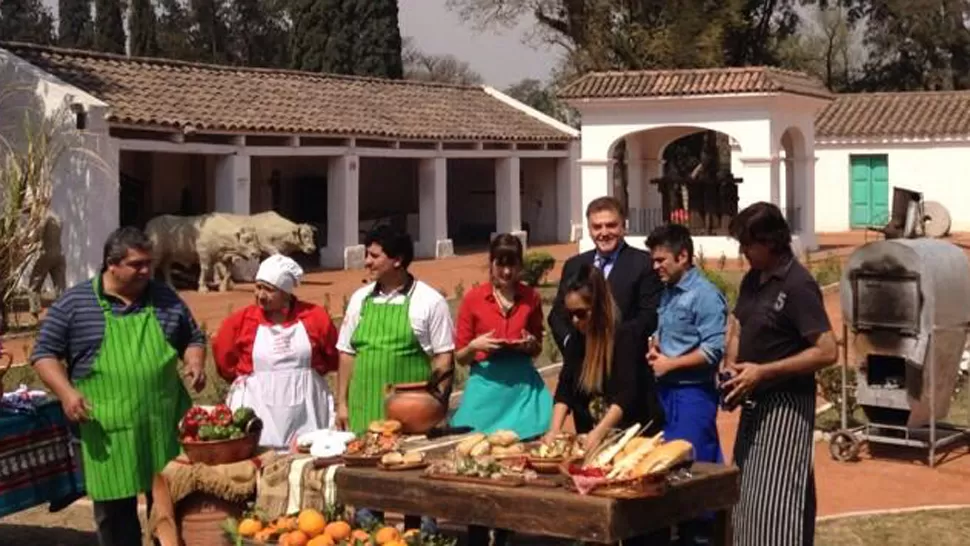 PARTICIPACION. El intendente Domingo Amaya estuvo en la última parte del programa. LA GACETA / FOTO DE MARTIN SOTO 