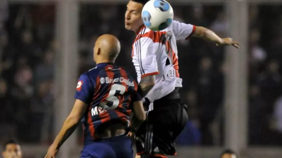 PEQUEÑA VENTAJA. River y San Lorenzo ya juegan en el Monumental por la Copa Sudamericana. Los Millonarios arrancan con el handicap de la victoria por 1-0 en el partido de ida.  