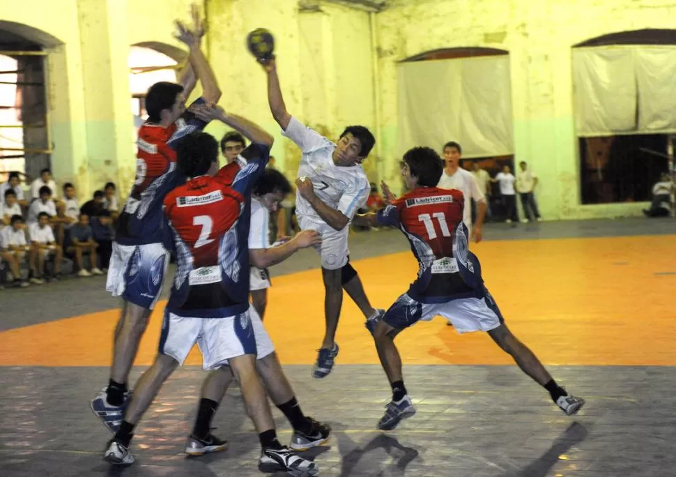 DOS PROTAGONISTAS. Ladricer y la Caih estarán en el Nacional de Clubes que comenzará mañana en dos canchas.  