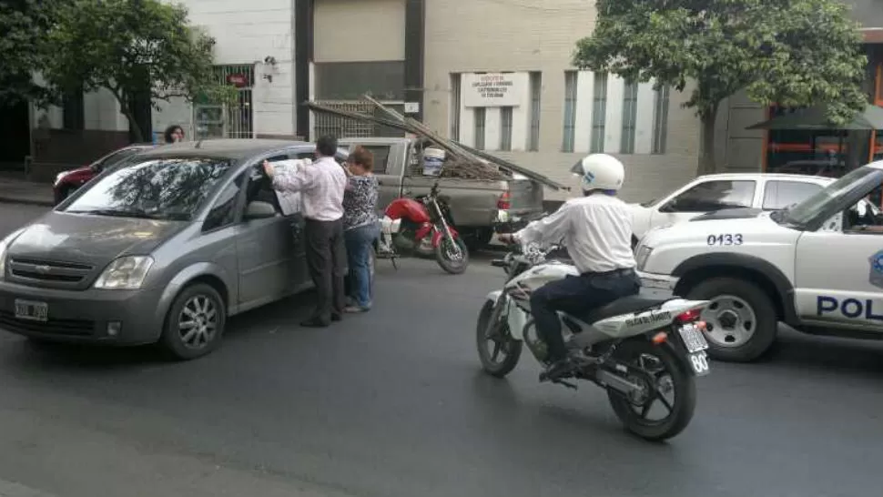 NO PASA NADIE. El comerciante se cansó de que lo roben. FOTO DE DANIEL CARDINALE