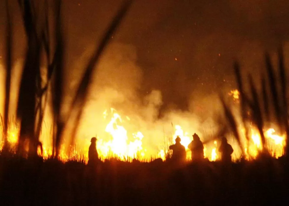 BUENOS AIRES. Incendio en la base aérea del Palomar, ocurrido en agosto. DYN 