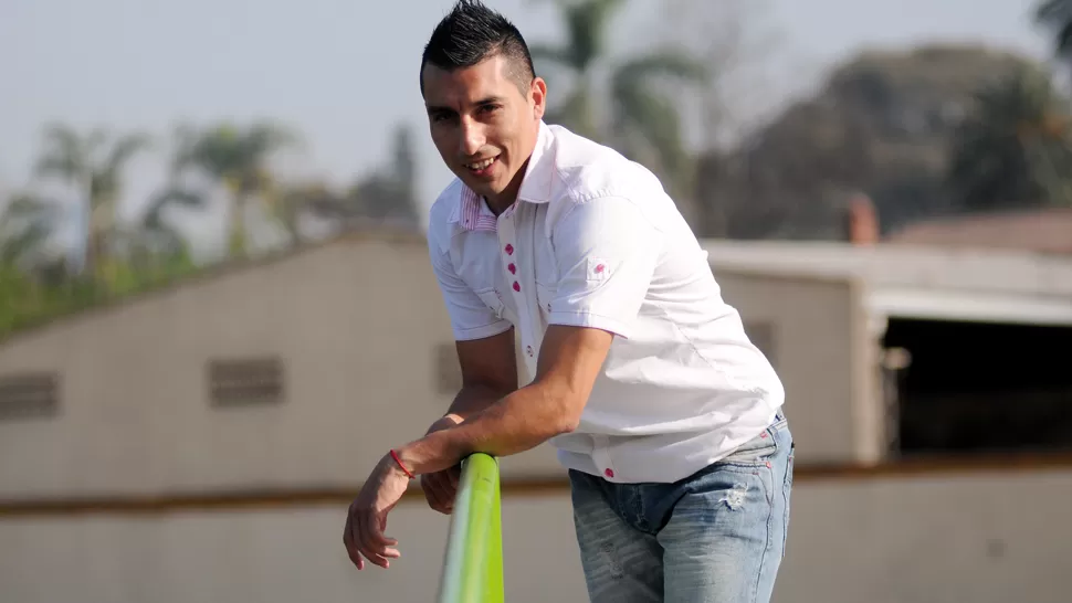 SIN PROBLEMAS. El Pollo Herrera sabe que tiene muchos amigos en el verde, pero lo mismo quiere ganar como sea. LA GACETA / FOTO DE INÉS QUINTEROS ORIO