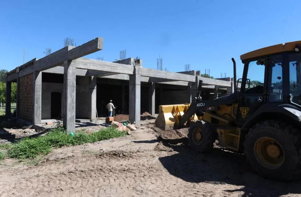 TAREAS EN EL PARQUE 9 DE JULIO. Las obras en el predio donde se levantará el estadio de hockey serán solventadas por el PE, gracias a la Ley N° 8.475. LA GACETA / FOTO DE ANTONIO FERRONI (ARCHIVO)