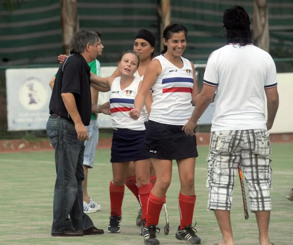 EN LOS CÓRNERS. Gjugum es la cuota de gol de Natación y Gimnasia. 