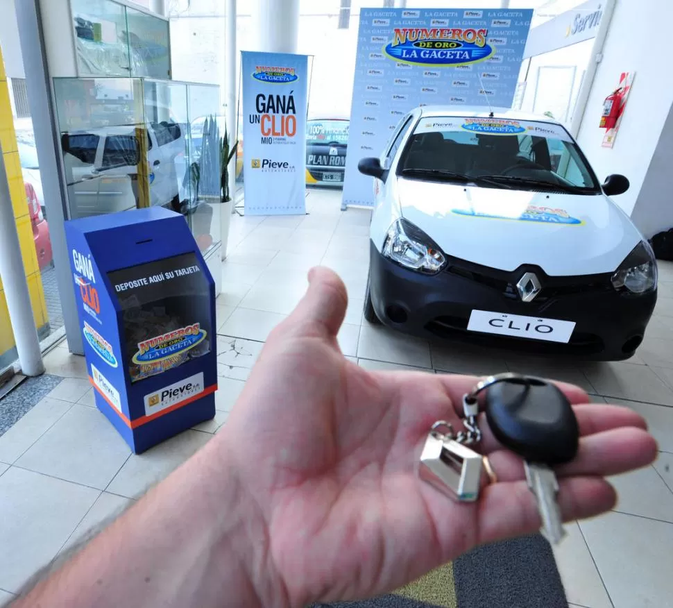 EL AUTO. El miércoles se sabrá quién es el afortunado que se lleva el 0km. LA GACETA / FOTO DE DIEGO ARáOZ