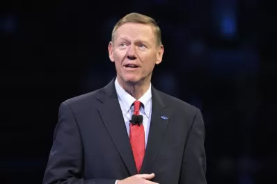 Alan Mulally, el CEO que cambiará los autos por las computadoras