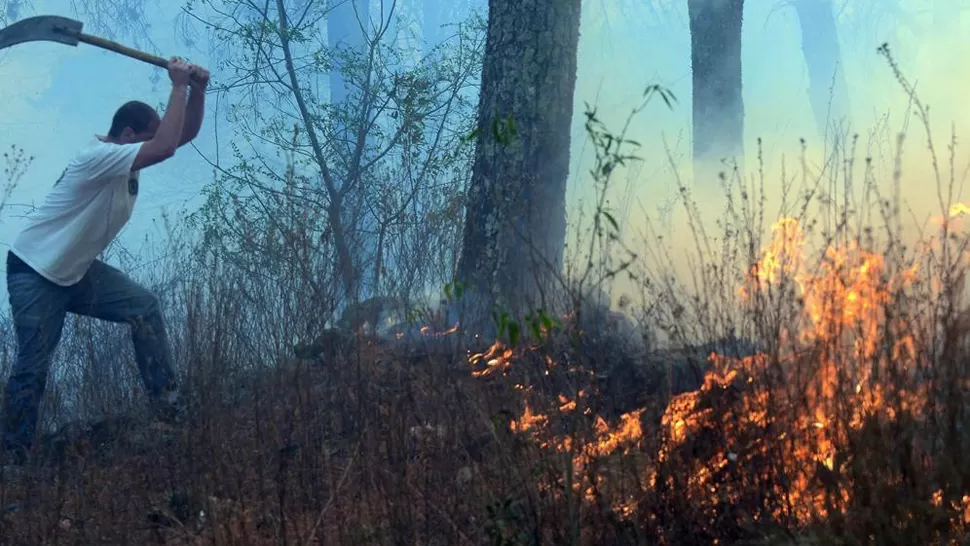 DRAMÁTICO. En Córdoba esperan las lluvias para extinguir los incendios. TÉLAM