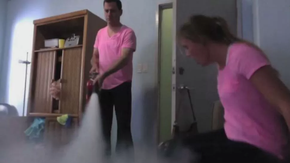 FALSO. El conductor mostró la broma. CAPTURA DE VIDEO