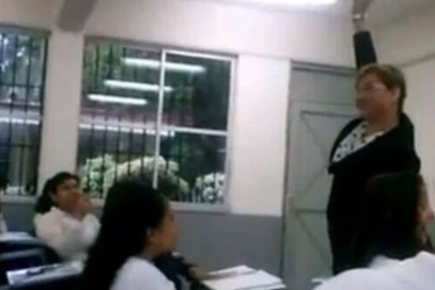 Una maestra increpó a una alumna que la insultó en Twitter y quedó filmada