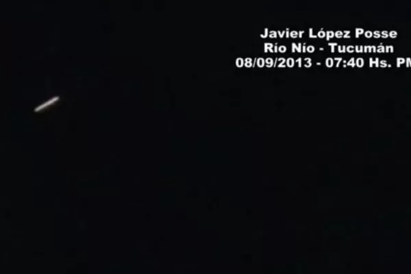 Aseguran haber visto un OVNI el día que la Luna y Venus dieron un espectáculo