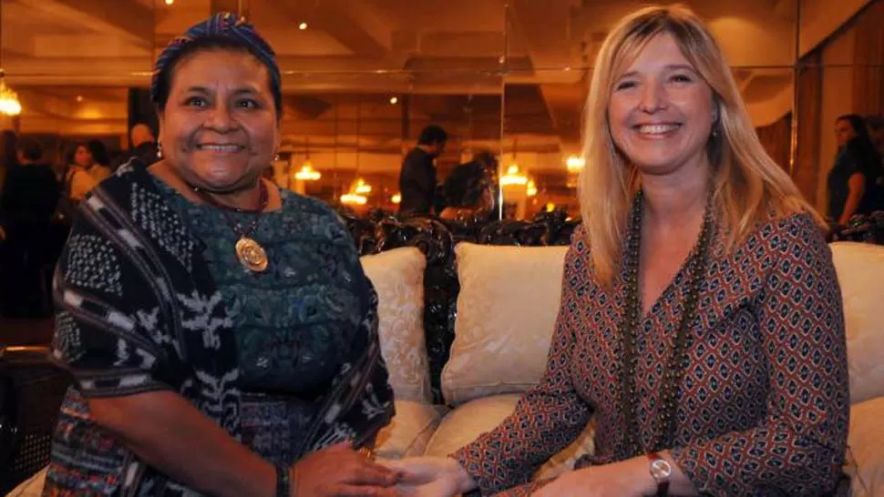 MUJERES. Menchú fue recibida por la presidenta del Consejo Provincial de las Mujeres, Cristina Alvarez Rodríguez. FOTO TOMADA DE CODIGOMARDELPLATA.COM