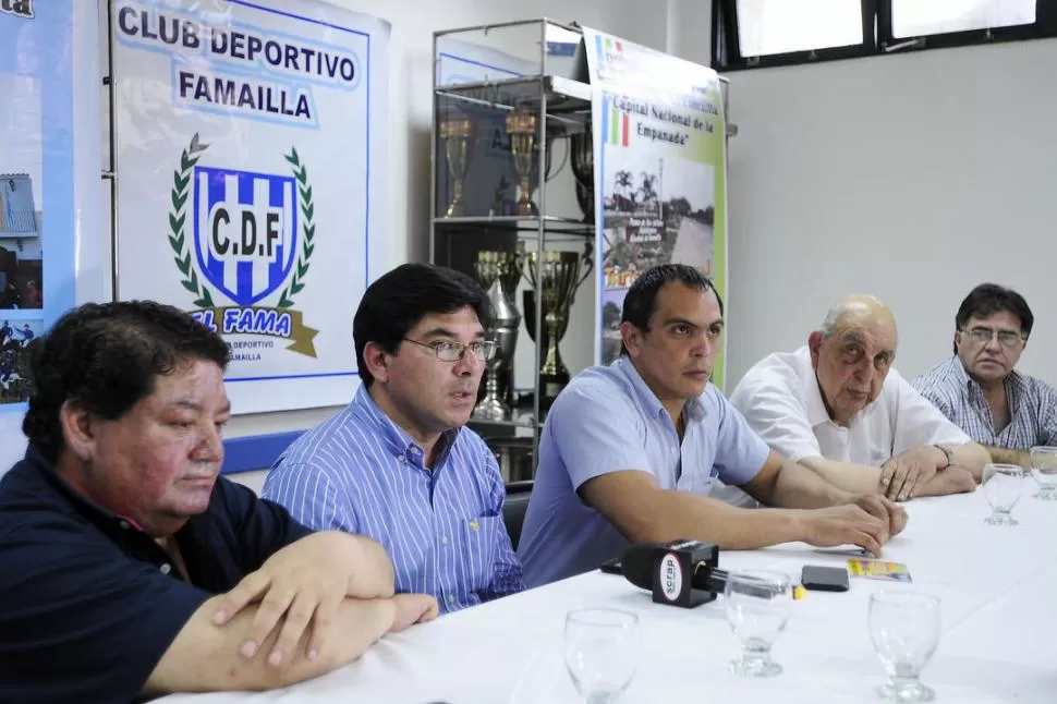 EN LA LIGA. Darío Zamoratte -centro- encabezó la presentación.  