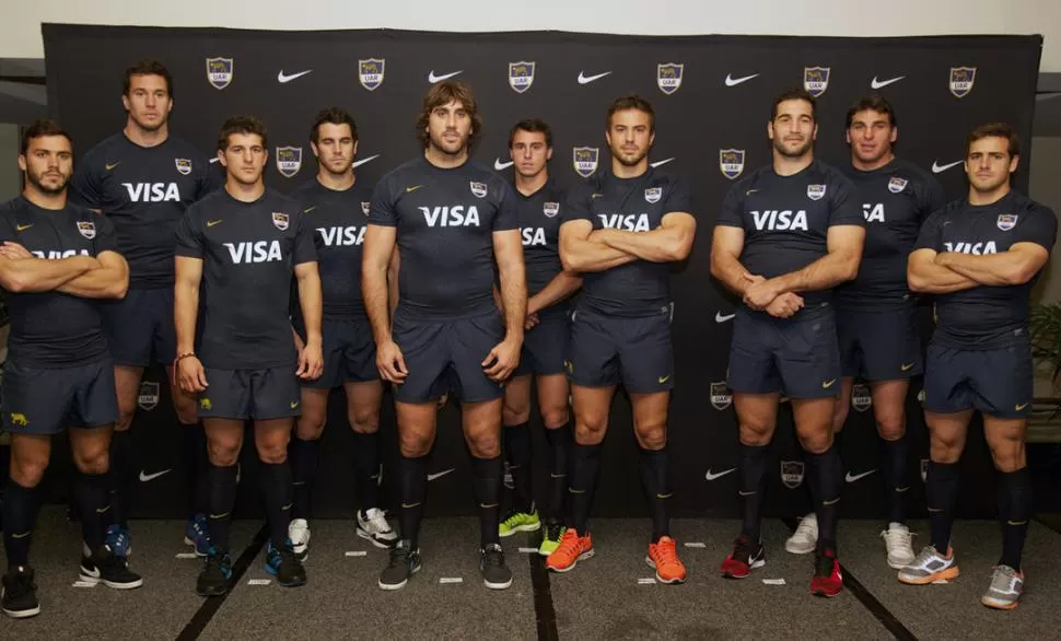 NUEVA PIEL. A diferencia del original, el modelo alternativo de Los Pumas en azul oscuro recibió la aceptación del público. 