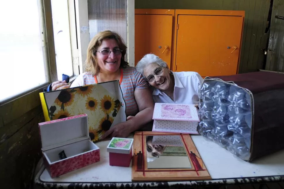 COMPAÑERAS. Azucena Ruiz y Victoria Gómez cursan el 8° año. 