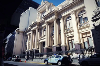 El dólar blue se mantiene firme en $ 9,30