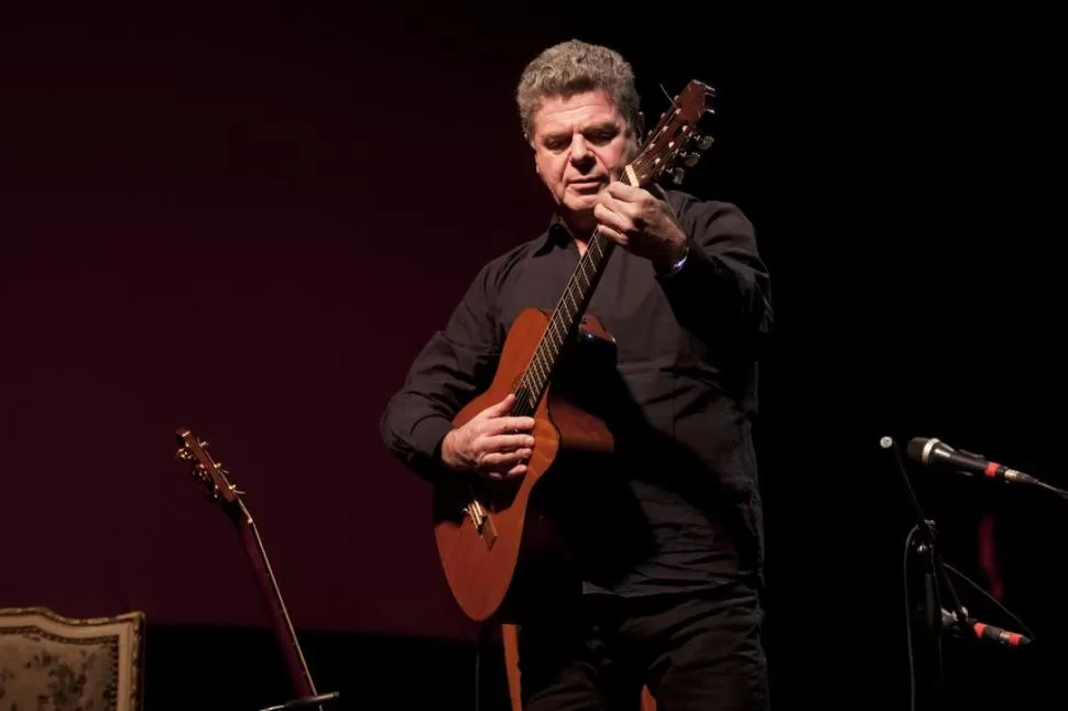 UN ARTISTA OPTIMISTA. Santaolalla, ayer en el teatro San Martín.  LA GACETA / FOTO DE INéS QUINTEROS ORIO