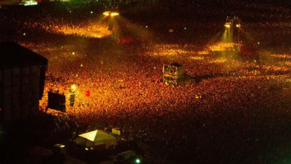 LLENO. El Indio tocó ante miles de personas, en Mendoza. FOTO TOMADA DE INFOBAE.COM