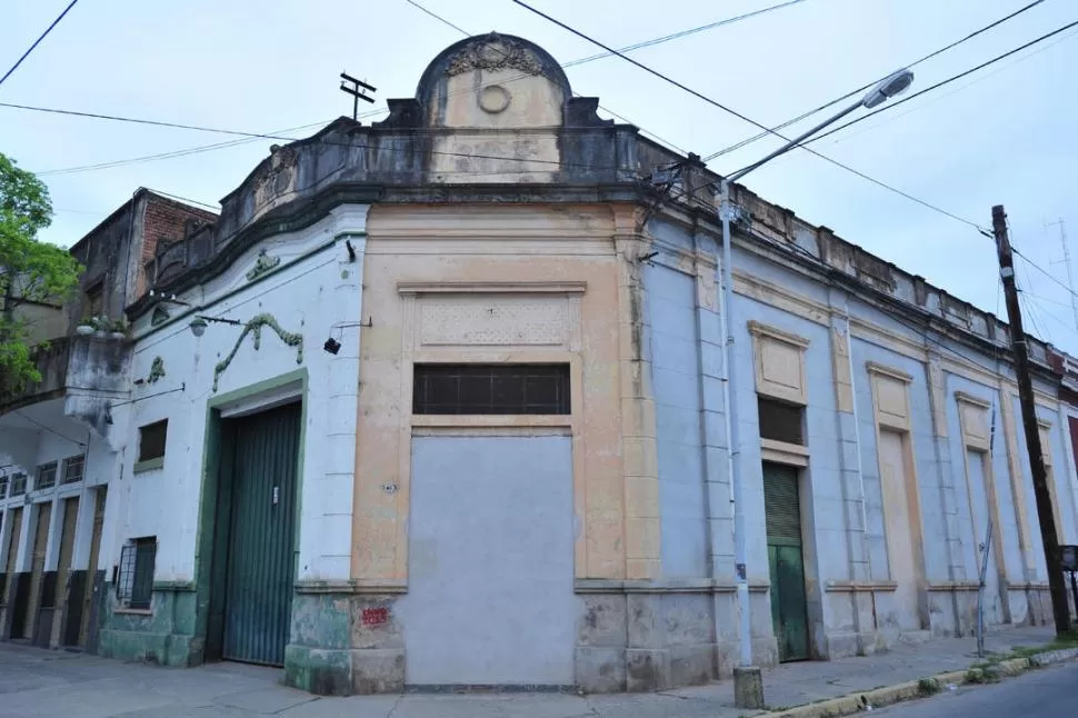 EL ADELANTADO. El biógrafo, bar y confitería Centenario, de César Mainardi, fue el primer ámbito de proyección del séptimo arte en la ex villa turística.