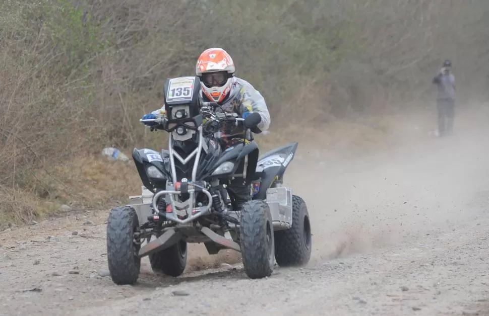 SÓLIDO. Reginato estuvo firme en cada especial que completó en la quinta fecha del campeonato provincial de rally de autos. 