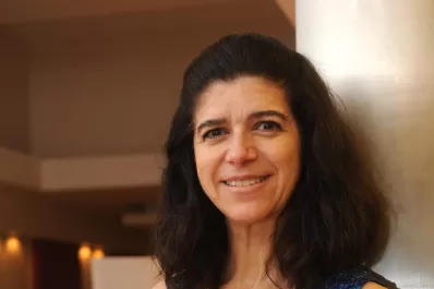 La felicidad busca abrirse paso en las escuelas y en la economía