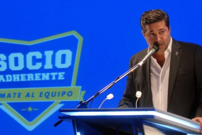 Angelici pidió licencia como presidente de Boca