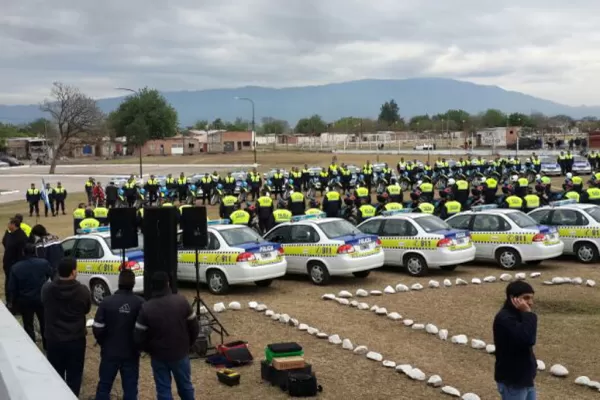 Suman autos y motos a la Policía, como paso previo a la implementación del 911