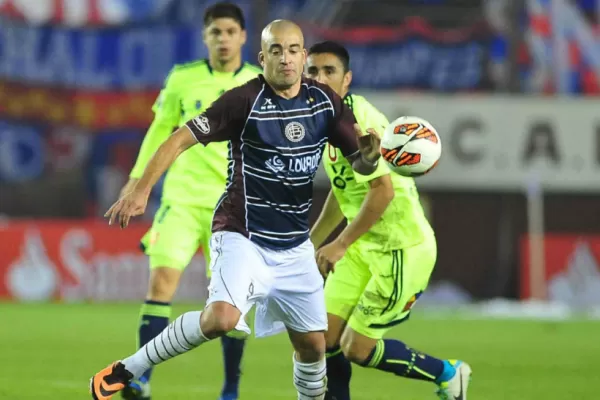 Lanús goleó a la U de Chile y prácticamente está en la próxima ronda