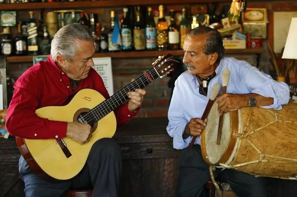 PRÓCERES DEL FOLCLORE. Pancho y Polo presentarán un repertorio integrado por temas de Los Chalchaleros, conjunto del que formaron parte. FACEBOOK.COM/PANCHOFIGUEROA.COM.AR