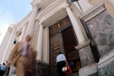 El dólar paralelo concluyó en $ 9,35 y el oficial en $ 5,76