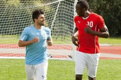 Agüero y Bolt calientan el clásico de Manchester