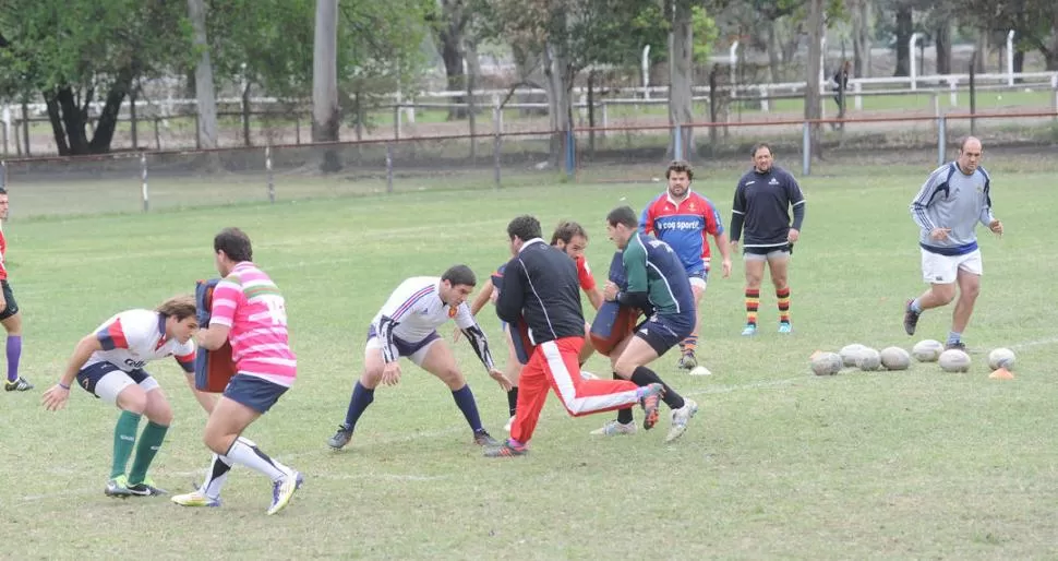 INTENSO. El entrenamiento de la selección de rugby es cada vez más fuerte porque el debut en el torneo se aproxima. 