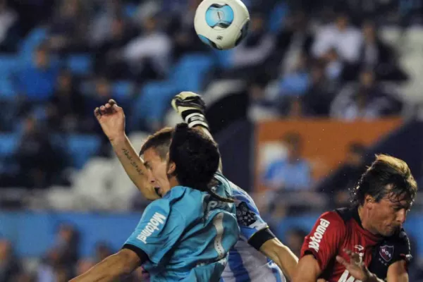 Newell's venció a Racing con un golazo de Maxi Rodríguez