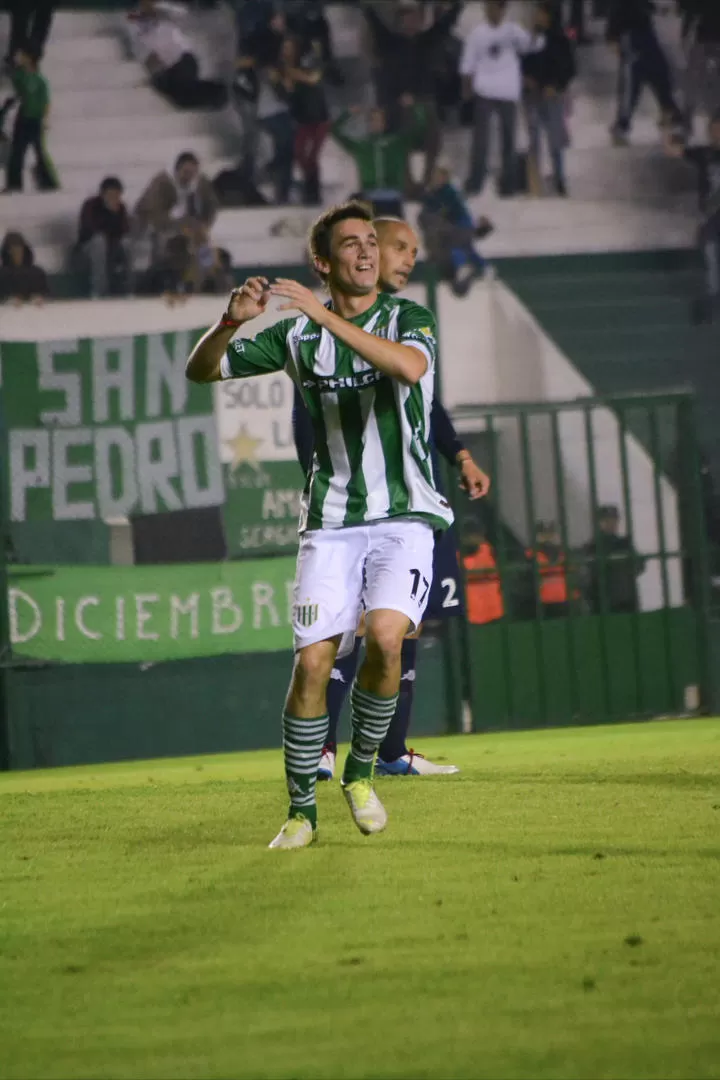 RECUPERÓ LA SONRISA. En Banfield, lejos de los rumores, volvió a ser feliz. 