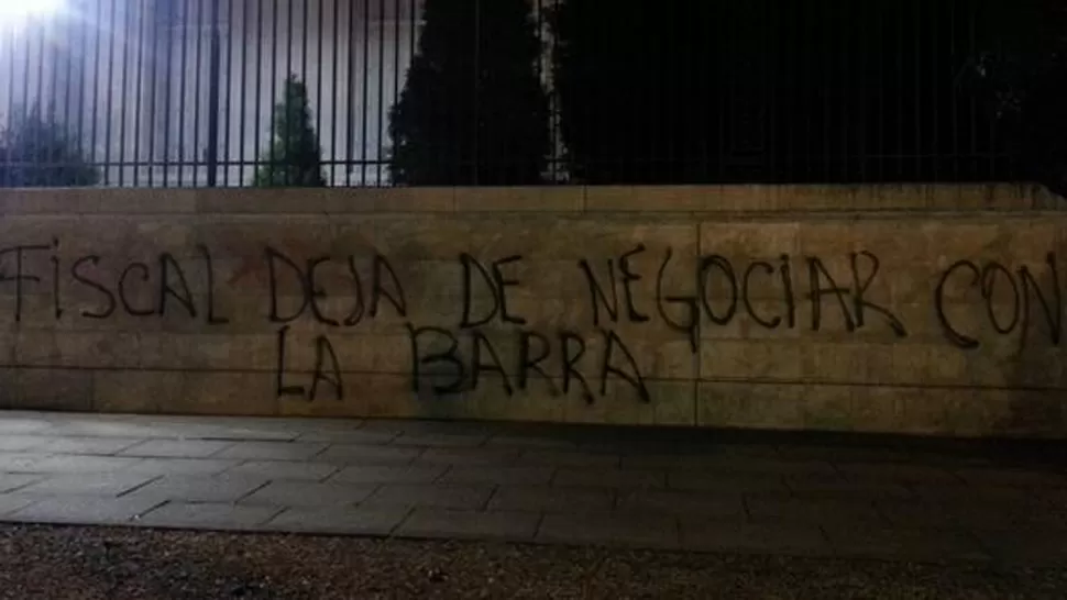 INTIMIDANTE. Las internas de Boca salpicaron ahora a las autoridades de seguridad. FOTO TOMADA DE TWITTER.COM/PABLOCARROZZA