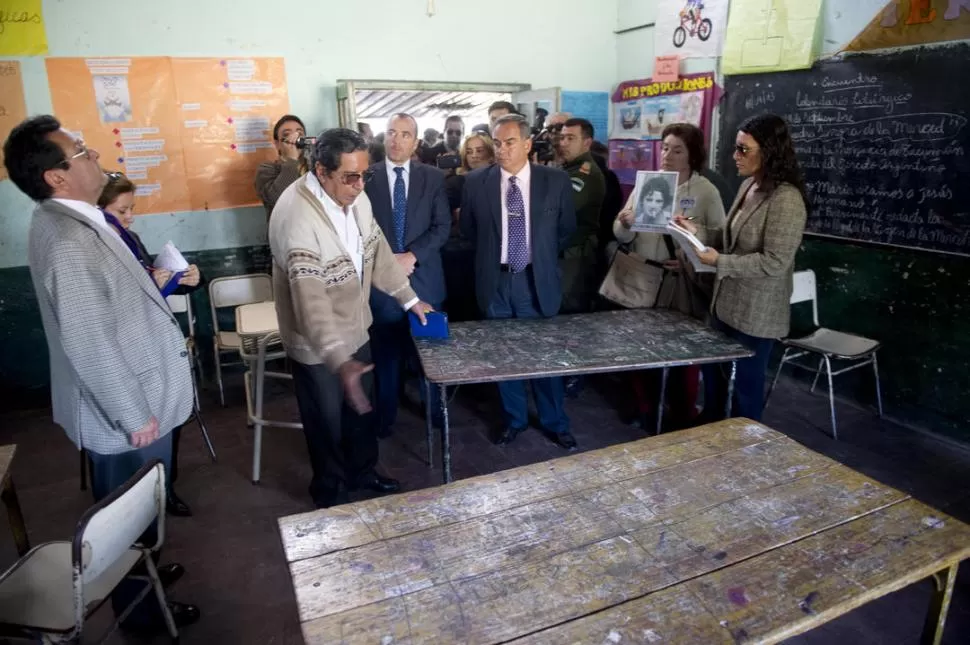 SALA DE TORTURA. Gallardo mostró dónde aplicaban la picana, en un aula. LA GACETA / FOTOS DE JORGE OLMOS SGROSSO