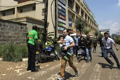Un tiroteo en un centro comercial de Kenia deja 30 muertos