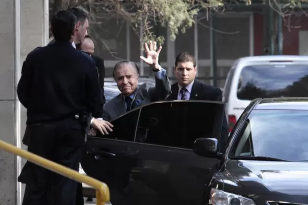 Absuelven a Menem en el juicio por omitir bienes