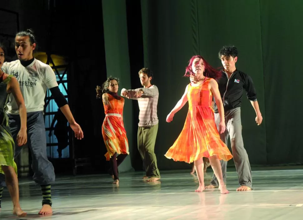 PROTAGONISTAS. Marta Diez y Gastón Gutiérrez, bailarines en el ensayo. LA GACETA / FOTO DE FRANCO VERA