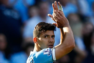 Con goles de Agüero, el City se queda con el clásico de Manchester