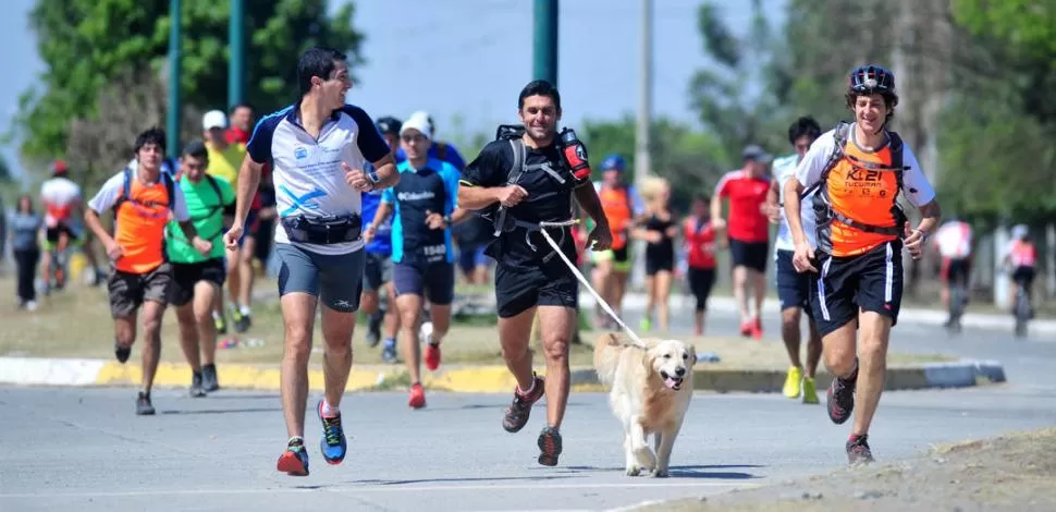 COSQUILLEO. En su libro Nacidos para correr, el periodista y aficionado al running Christopher McDougall dice que los pies son como un balde de pesca con neuronas sensoriales, retorciéndose en busca de sensaciones. LA GACETA/FOTOS DE DIEGO ARAOZ 